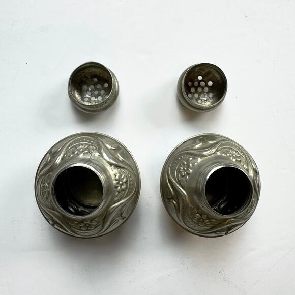 Vintage Salt and Pepper Shakers 515 Silver Antique Kitchen Miniature - Picture 6 of 8